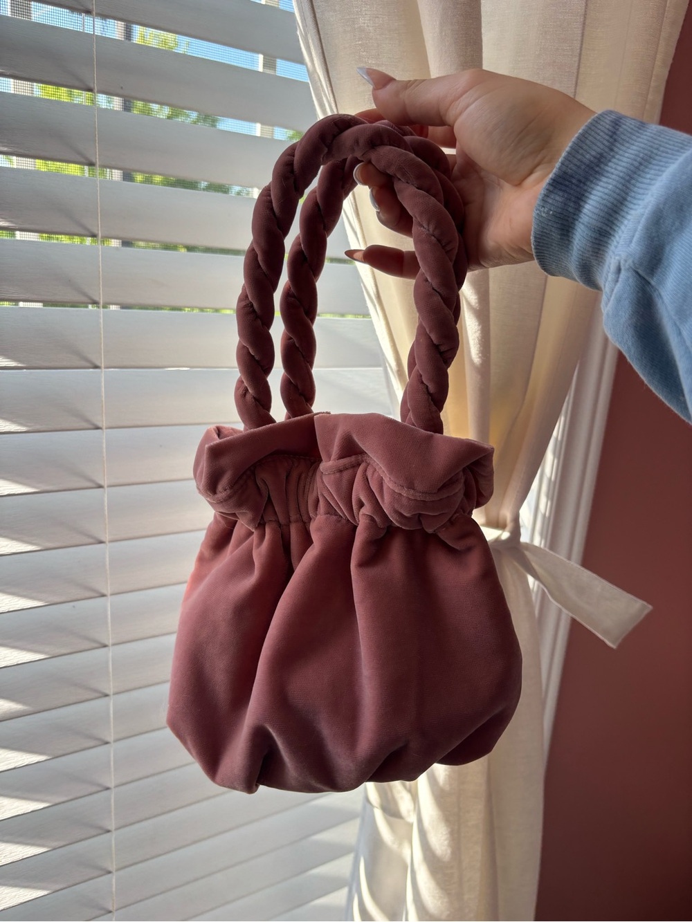 Velvet Braided Handle Tote Bag - Dusty Rose urban outfitters - Picture 3 of 4